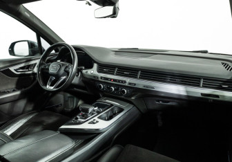 Подержанный автомобиль Audi Q7 2016 года (9 фото)