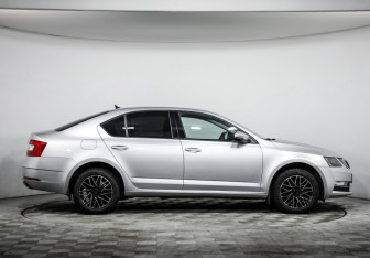 Подержанный автомобиль Skoda Octavia Liftback 2018 года (4 фото)