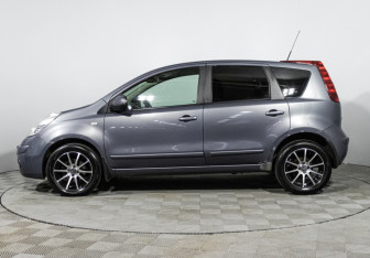 Подержанный автомобиль Nissan Note 2007 года (8 фото)