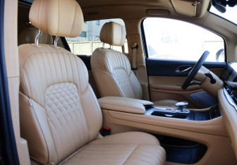 Подержанный автомобиль Voyah Dream 2023 года (11 фото)