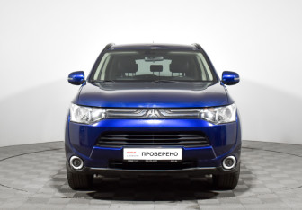 Подержанный автомобиль Mitsubishi Outlander 2013 года (2 фото)