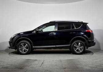 Подержанный автомобиль Toyota RAV4 2019 года (8 фото)