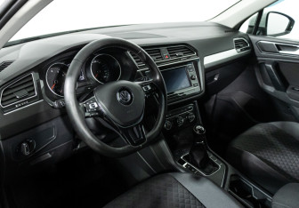 Подержанный автомобиль Volkswagen Tiguan 2018 года (11 фото)