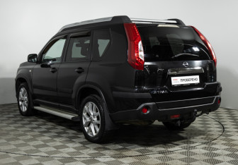 Подержанный автомобиль Nissan X-Trail 2011 года (7 фото)