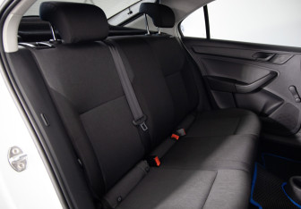 Подержанный автомобиль Skoda Rapid Liftback 2016 года (10 фото)