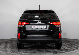 Подержанный автомобиль Kia Sorento 2017 года (6 фото)
