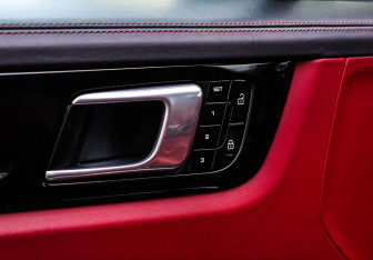 Подержанный автомобиль Porsche Cayenne 2020 года (22 фото)