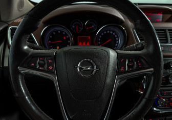 Подержанный автомобиль Opel Mokka 2013 года (16 фото)