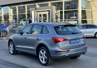 Подержанный автомобиль Audi Q5 2008 года (7 фото)