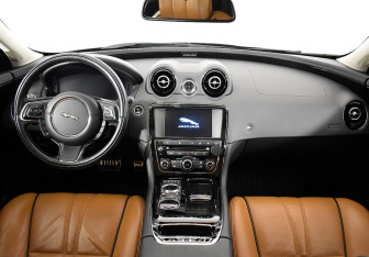 Подержанный автомобиль Jaguar XJ 2016 года (116 фото)