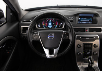 Подержанный автомобиль Volvo XC70 2014 года (10 фото)