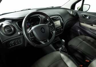 Подержанный автомобиль Renault Kaptur 2017 года (11 фото)