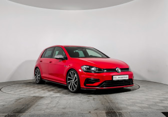 Подержанный автомобиль Volkswagen Golf R Hatchback 2019 года (3 фото)