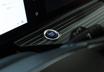 Подержанный автомобиль LIVAN X6PRO 2023 года (20 фото)