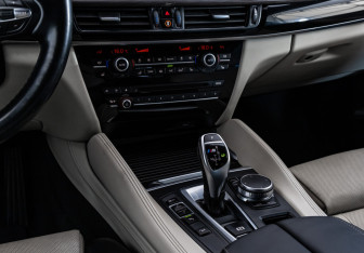 Подержанный автомобиль BMW X6 2018 года (16 фото)
