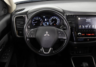 Подержанный автомобиль Mitsubishi Outlander 2021 года (18 фото)
