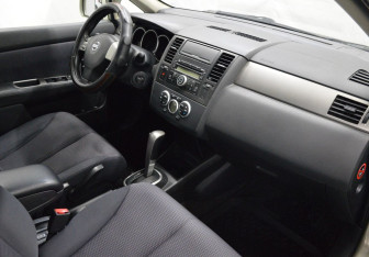 Подержанный автомобиль Nissan Tiida Sedan 2008 года (12 фото)