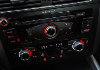 Подержанный автомобиль Audi Q5 2015 года (16 фото)