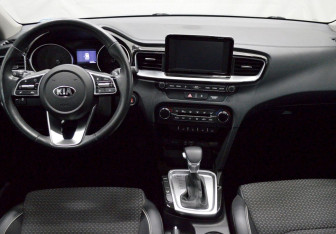 Подержанный автомобиль Kia Ceed Wagon 2019 года (15 фото)