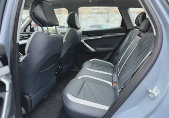 Подержанный автомобиль Geely Atlas 2024 года (24 фото)