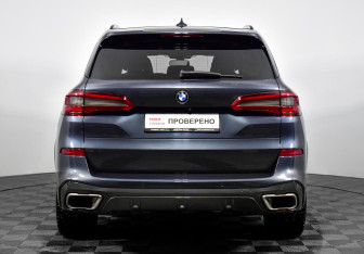 Подержанный автомобиль BMW X5 2020 года (24 фото)