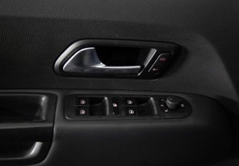 Подержанный автомобиль Volkswagen Amarok 2012 года (15 фото)