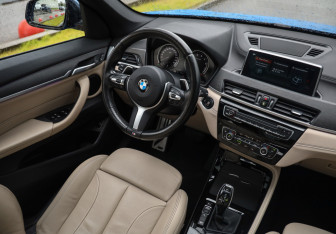 Подержанный автомобиль BMW X1 2021 года (11 фото)