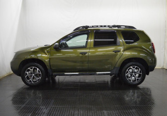 Подержанный автомобиль Renault Duster 2017 года (8 фото)
