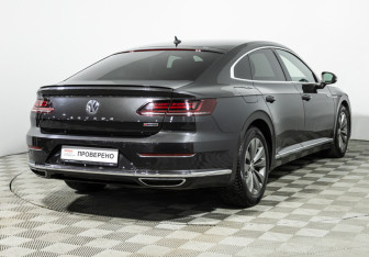 Подержанный автомобиль Volkswagen Arteon 2018 года (5 фото)