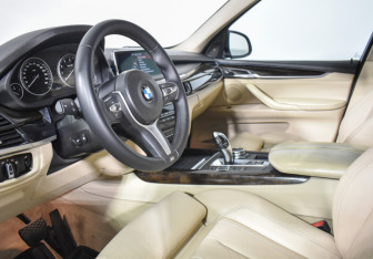 Подержанный автомобиль BMW X5 2014 года (9 фото)