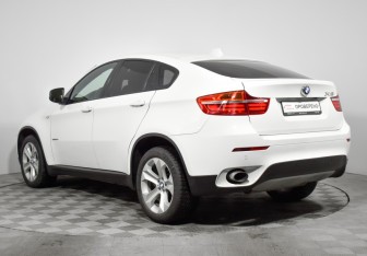 Подержанный автомобиль BMW X6 2013 года (7 фото)