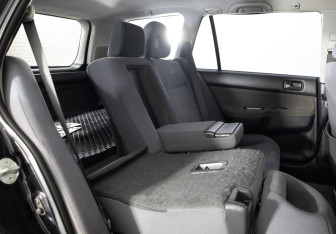 Подержанный автомобиль Mitsubishi Lancer Wagon 2005 года (19 фото)