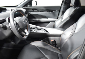 Подержанный автомобиль Changan UNI-V 2023 года (10 фото)