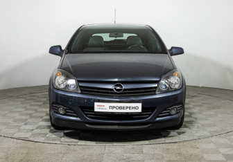 Подержанный автомобиль Opel Astra Hatchback 2010 года (2 фото)