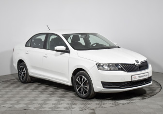 Подержанный автомобиль Skoda Rapid Liftback 2018 года (3 фото)