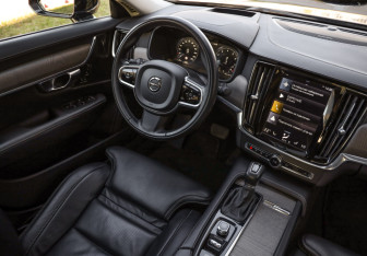 Подержанный автомобиль Volvo S90 2021 года (11 фото)