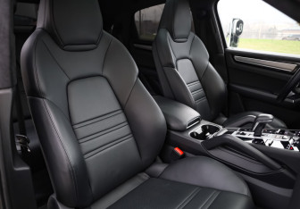 Подержанный автомобиль Porsche Cayenne 2021 года (29 фото)