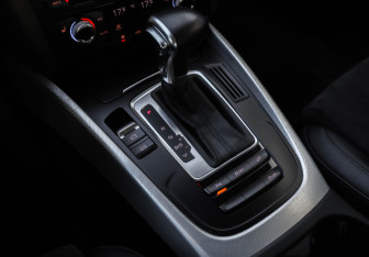 Подержанный автомобиль Audi Q5 2015 года (18 фото)