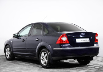 Подержанный автомобиль Ford Focus Sedan 2007 года (6 фото)