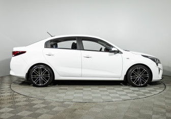 Подержанный автомобиль Kia Rio Sedan 2021 года (4 фото)