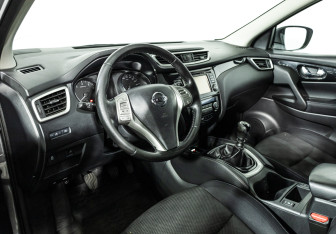 Подержанный автомобиль Nissan Qashqai 2016 года (11 фото)