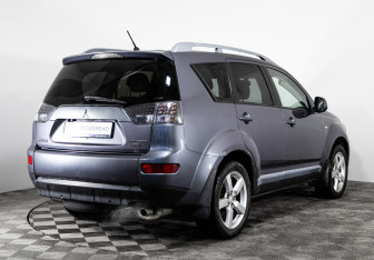 Подержанный автомобиль Mitsubishi Outlander 2008 года (5 фото)