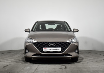 Подержанный автомобиль Hyundai Solaris Sedan 2021 года (2 фото)