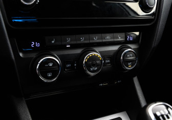 Подержанный автомобиль Skoda Octavia Liftback 2014 года (14 фото)