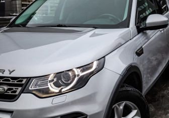Подержанный автомобиль Land Rover Discovery Sport 2017 года (2 фото)