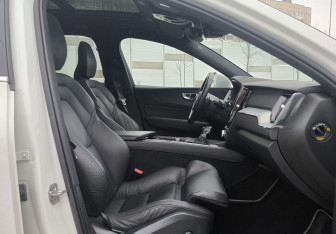 Подержанный автомобиль Volvo XC60 2019 года (17 фото)