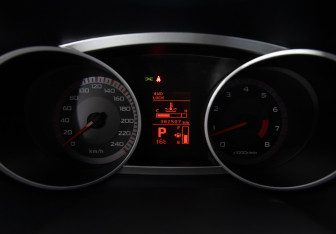 Подержанный автомобиль Mitsubishi Outlander 2006 года (12 фото)
