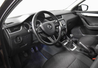 Подержанный автомобиль Skoda Octavia Liftback 2016 года (9 фото)