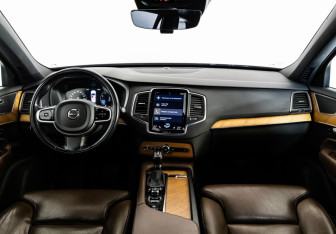 Подержанный автомобиль Volvo XC90 2021 года (11 фото)