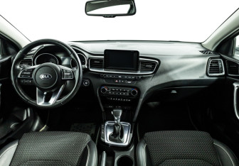 Подержанный автомобиль Kia Ceed Wagon 2019 года (13 фото)